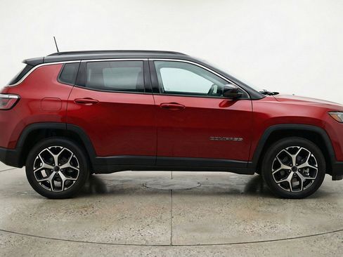 Used 2025 Jeep Compass Limited image 11
