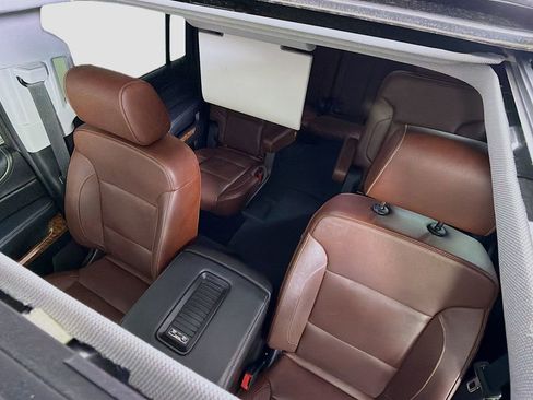 Used 2019 Chevrolet Suburban Premier w/ Premier Plus Edition AWD/4WD image 16
