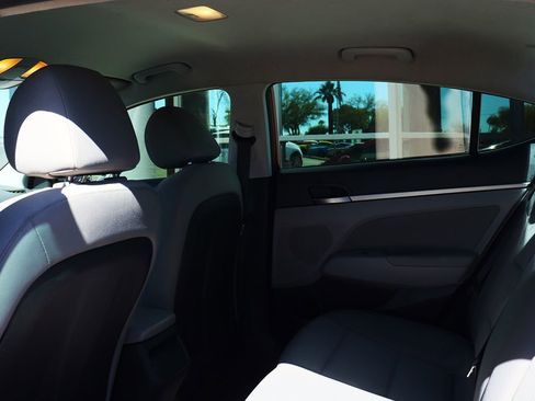 Used 2017 Hyundai Elantra SE image 34