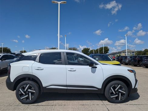 New 2026 Nissan Kicks SV image 3