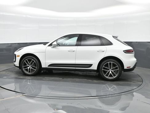 Certified 2025 Porsche Macan AWD/4WD image 2