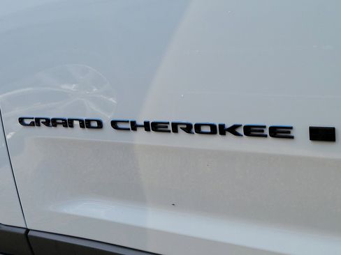 New 2023 Jeep Grand Cherokee Trailhawk image 5