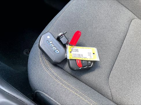 Used 2024 Jeep Gladiator Sport AWD/4WD image 14