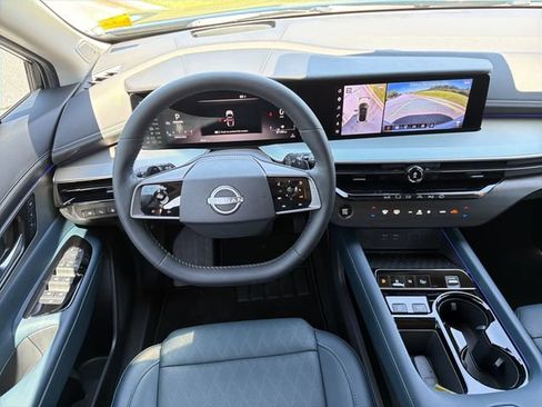 Certified 2025 Nissan Murano Platinum w/ Cargo Package AWD/4WD image 25