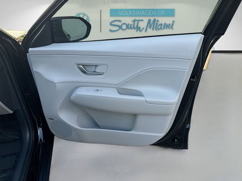 Used 2024 Hyundai Kona Limited image 35