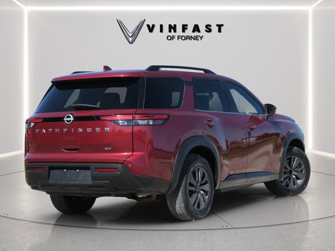 Used 2023 Nissan Pathfinder SV image 3