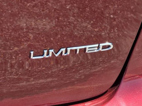 Used 2020 Chrysler Pacifica Limited image 36