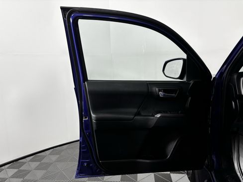 Used 2022 Toyota Tacoma TRD Off-Road image 18