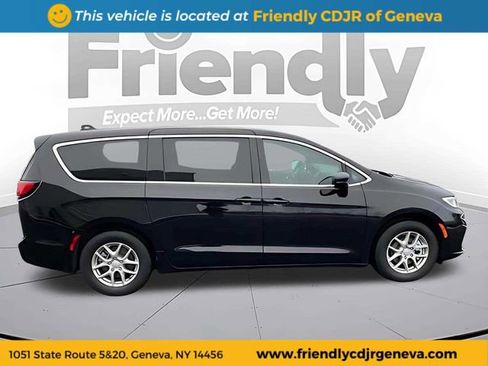 New 2026 Chrysler Pacifica Select FWD image 4