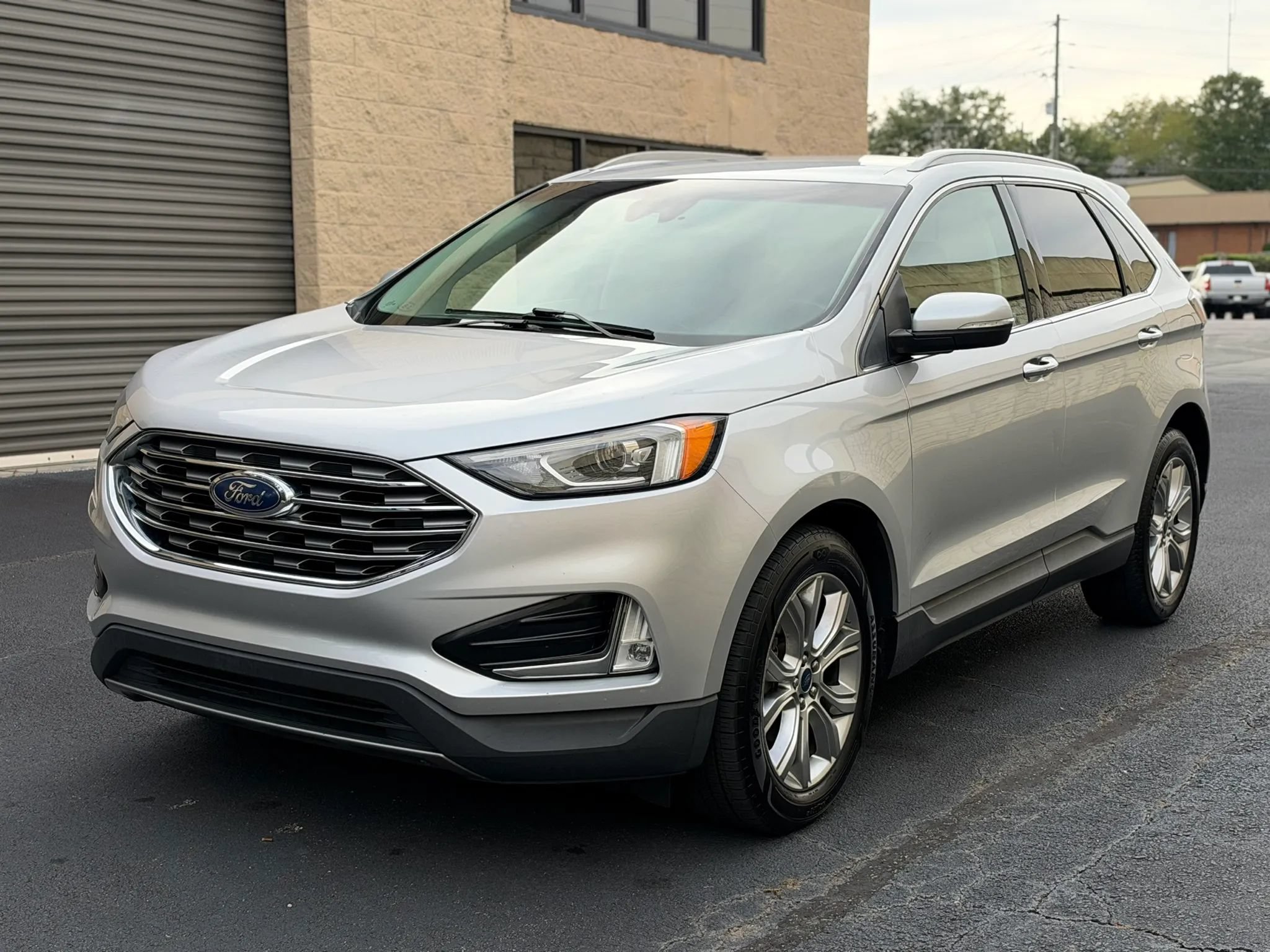Used 2019 Ford Edge Titanium FWD image 2