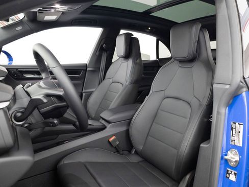 New 2026 Porsche Macan 4 Electric AWD/4WD image 5