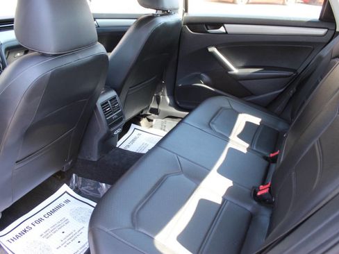 Used 2021 Volkswagen Passat 2.0T SE image 14