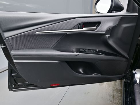 Used 2025 Toyota Camry SE image 9