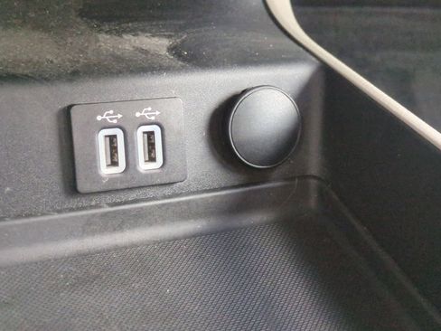 Used 2020 Ford Fusion SE image 29