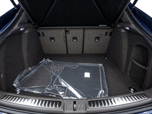 Certified 2025 Porsche Macan image 24