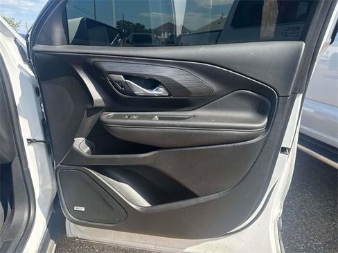 Used 2022 GMC Terrain SLT w/ Infotainment Package II image 17