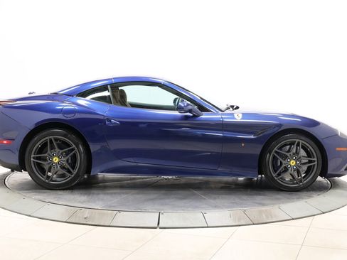 Used 2017 Ferrari California T image 81
