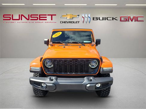 Used 2025 Jeep Gladiator Sport AWD/4WD image 37