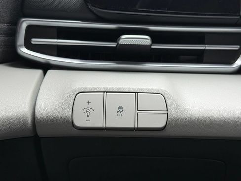 Used 2024 Hyundai Elantra Limited FWD image 10