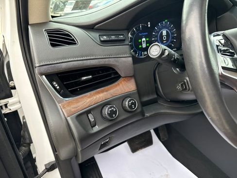 Used 2019 Cadillac Escalade Premium Luxury AWD/4WD image 34