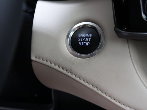 Certified 2025 Toyota Highlander XLE FWD image 18