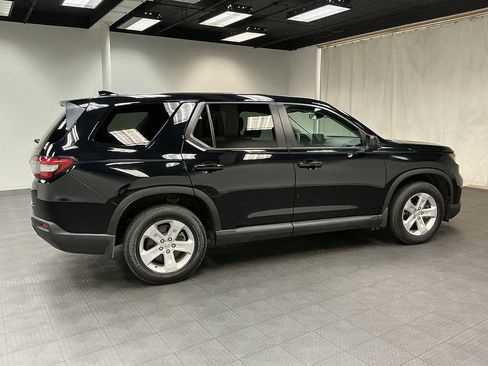 Used 2023 Honda Pilot LX image 6