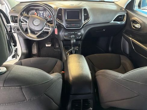 Used 2020 Jeep Cherokee Latitude w/ Cold Weather Group FWD image 14
