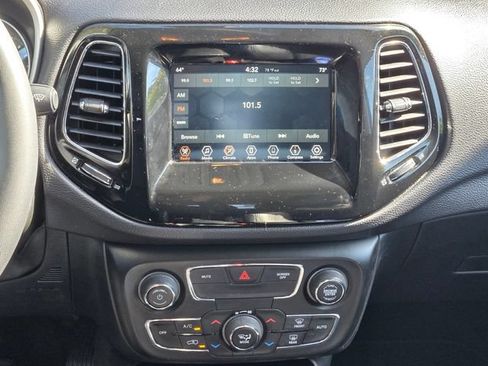 Used 2021 Jeep Compass Latitude FWD image 17