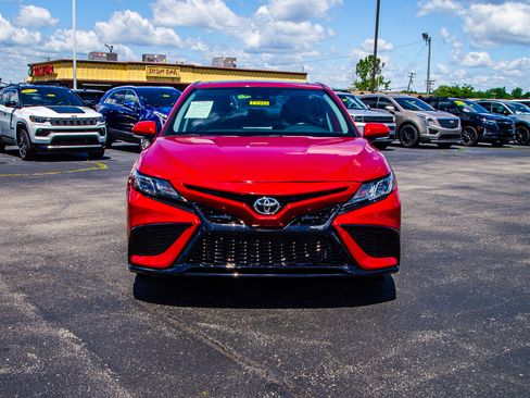 Used 2023 Toyota Camry SE w/ Cold Weather Package FWD image 2