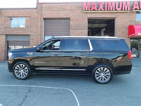 Used 2021 GMC Yukon XL Denali w/ Denali Premium Package image 2