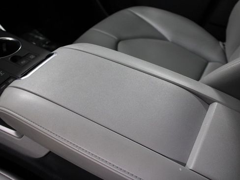 Used 2021 Toyota Highlander XLE image 37