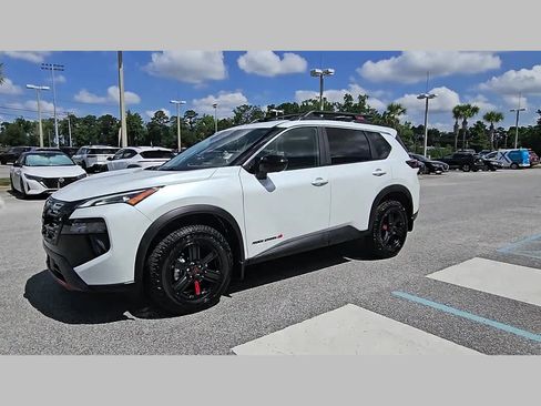 Used 2025 Nissan Rogue SV AWD/4WD image 24