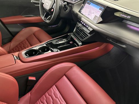 New 2025 Audi RS e-tron GT performance image 14