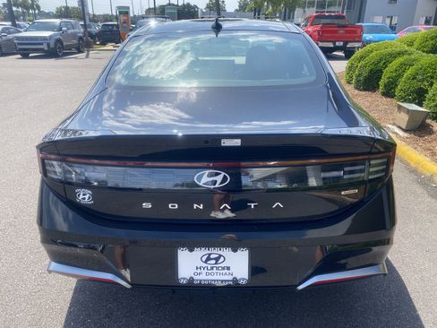 New 2025 Hyundai Sonata Limited image 3
