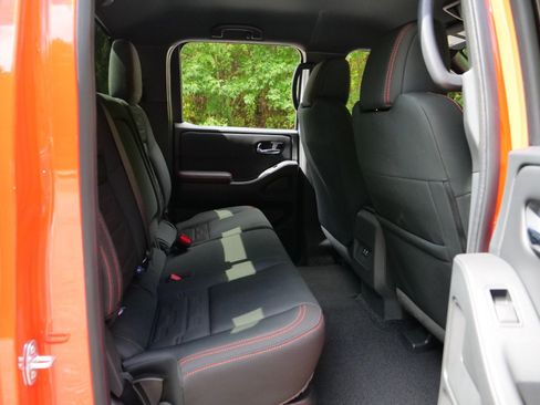 Used 2025 Nissan Frontier Pro-X RWD image 32