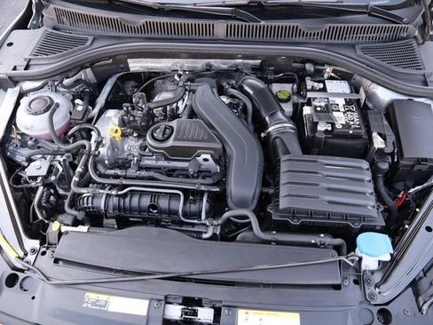 Used 2025 Volkswagen Jetta SE w/ Sunroof Package FWD image 28