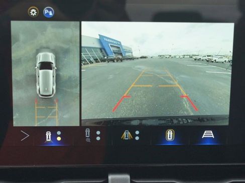 New 2026 Chevrolet Equinox LT w/ Convenience Package II FWD image 4