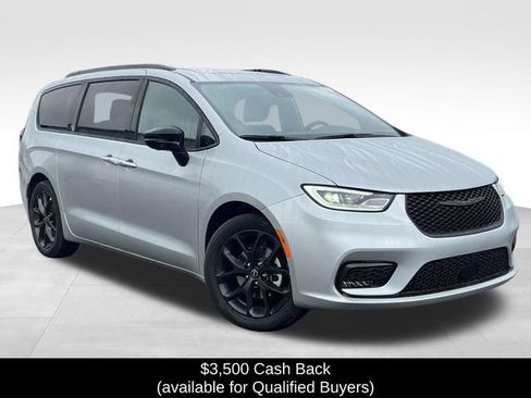 New 2026 Chrysler Pacifica Limited image 1