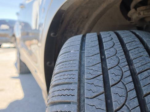 Used 2018 Ford Escape SE w/ SE Sport Appearance Package image 10