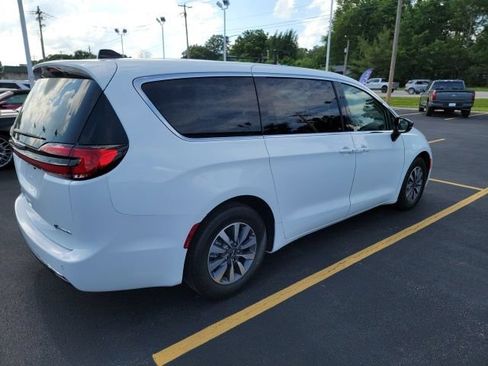 Used 2024 Chrysler Pacifica Limited FWD image 7