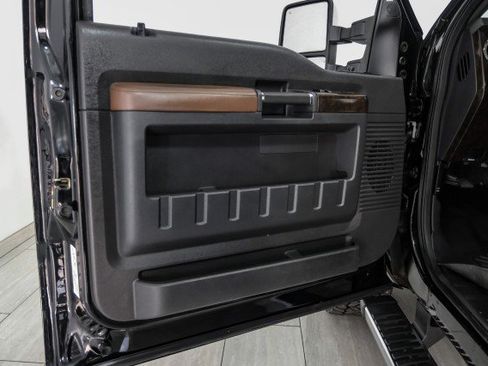 Used 2016 Ford F350 Platinum w/ Platinum Package AWD/4WD image 33