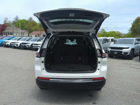 Used 2023 Jeep Grand Cherokee L Laredo w/ Luxury Tech Group I AWD/4WD image 33