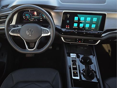 Used 2025 Volkswagen Atlas Cross Sport SE image 11