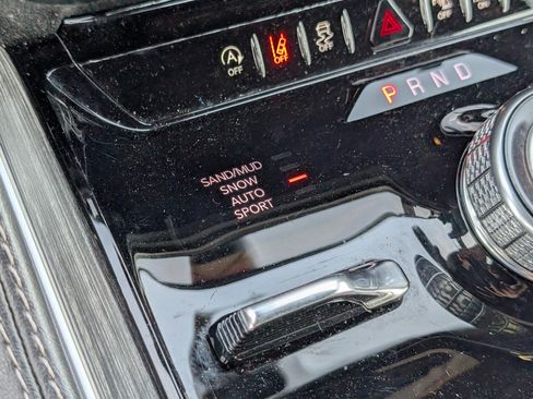 Used 2024 Jeep Wagoneer L Series II w/ Premium Group I image 14