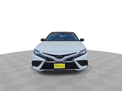 Used 2021 Toyota Camry XSE image 3