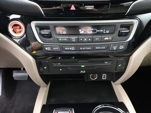 Used 2019 Honda Pilot Touring image 29