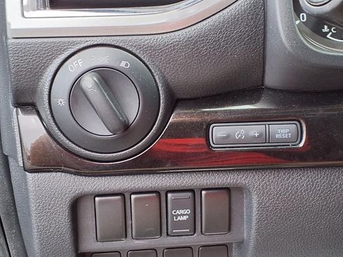 Used 2017 Nissan Titan SV image 21