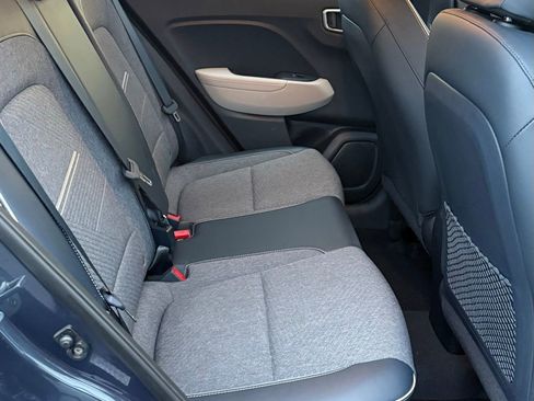 Used 2020 Hyundai Venue image 23