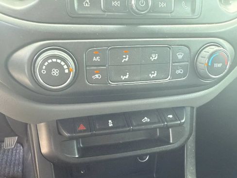Used 2022 Chevrolet Colorado W/T w/ WT Convenience Package RWD image 12