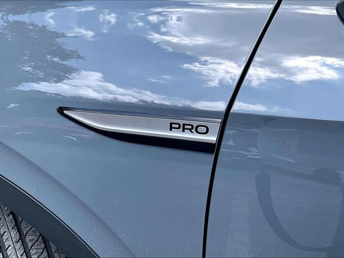 Used 2025 Volkswagen ID.4 Pro RWD image 9